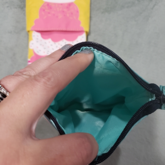 Hide and peek pouches! - Picture 6 of 6